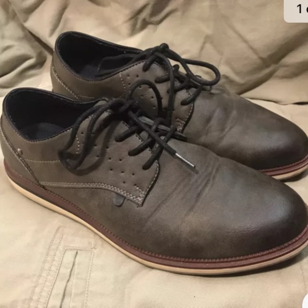Dexter Men’s Oxford with Memory Foam inserts. Size 8